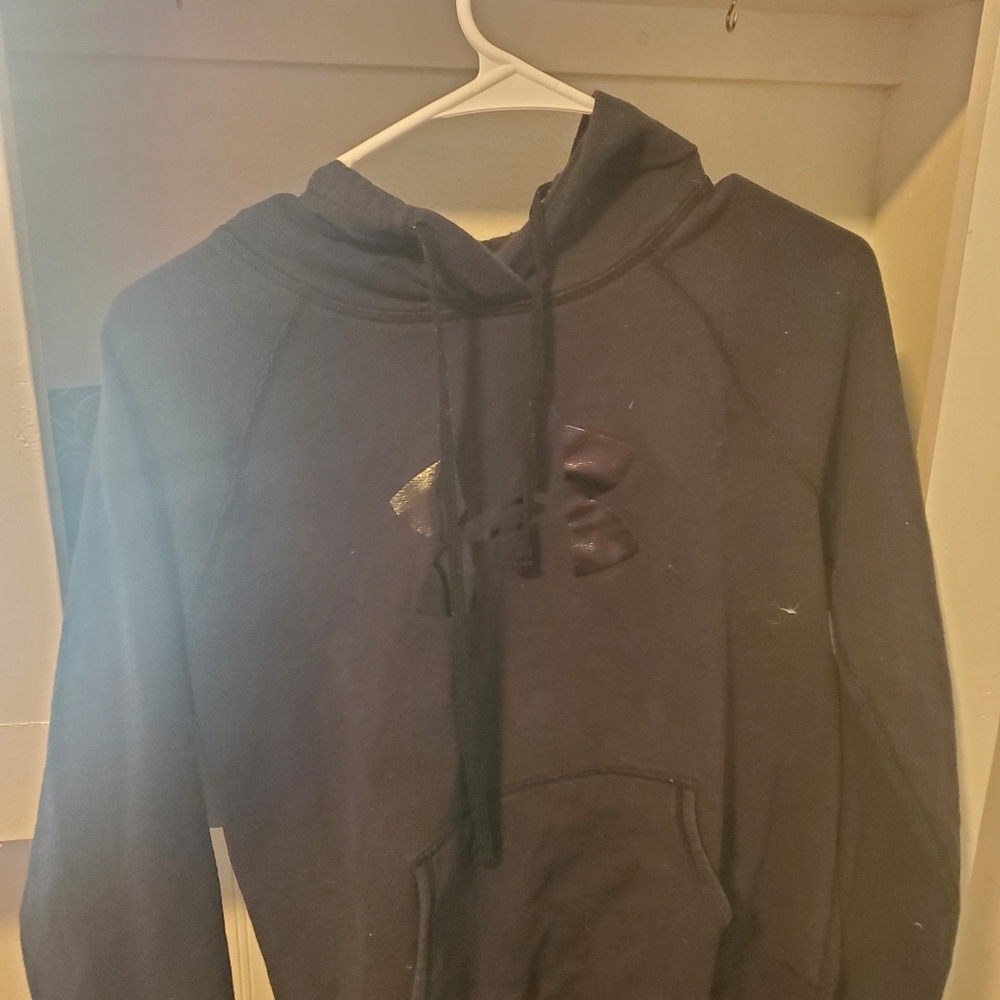 all black under armour hoodie
